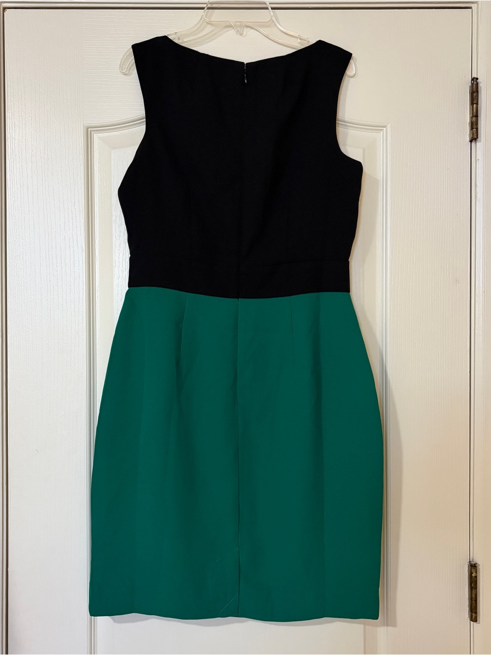 Sleeveless Black and Green Colorblock Sheath Dress - Picture 2 of 10